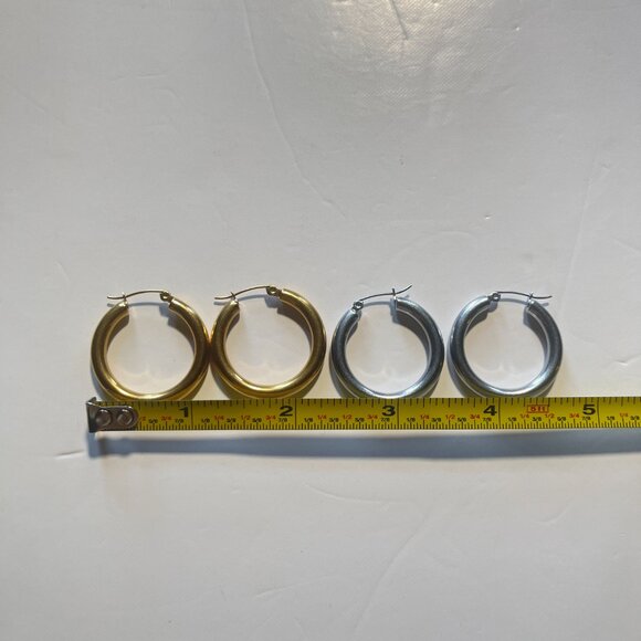 Claire's Set of 2 Pairs of Hoop Earrings Gold & Silver - Picture 7 of 7